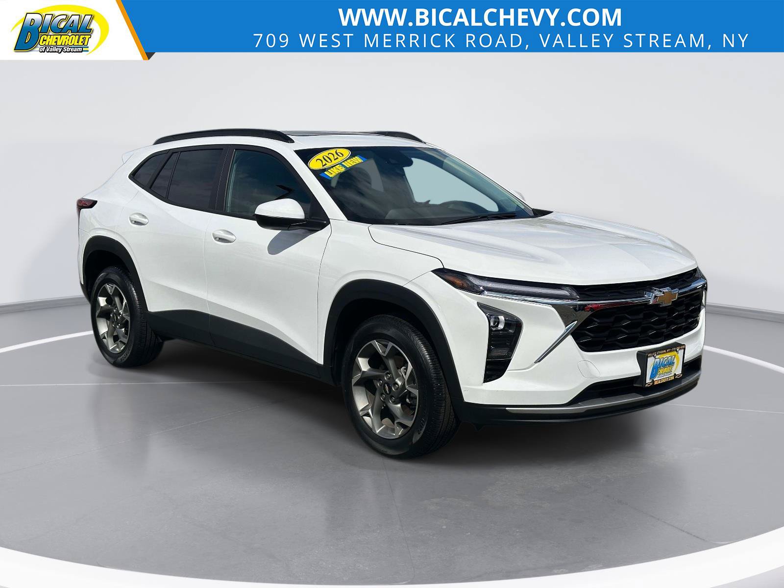 Used 2026 Chevrolet Trax LT w/ Sunroof Package FWD image 1