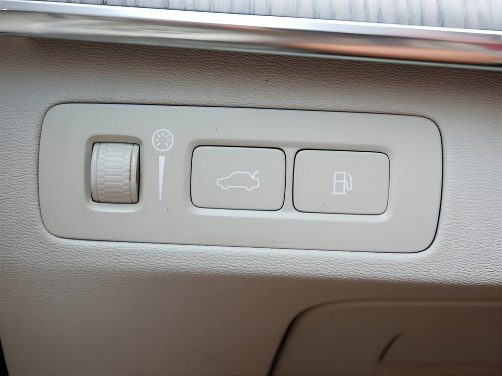 Used 2022 Volvo XC90 T8 Inscription image 17