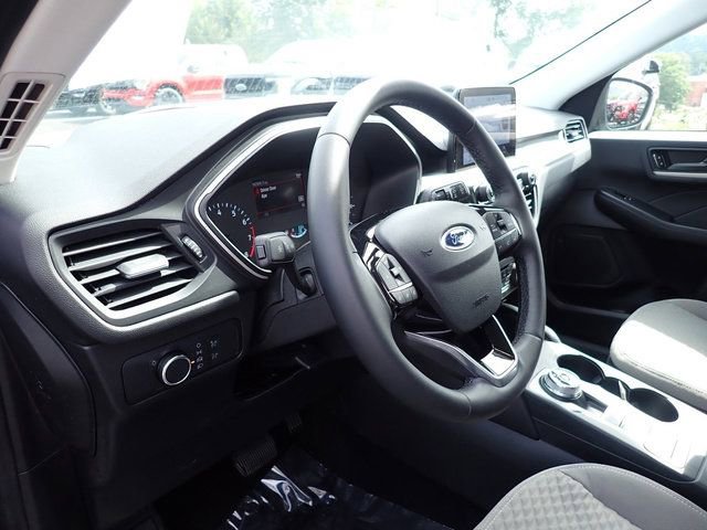 Used 2022 Ford Escape SE w/ Cold Weather Package image 14