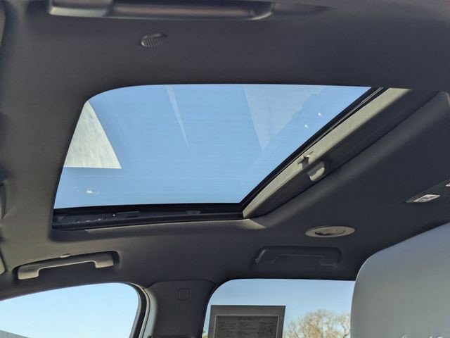 Used 2023 Buick Enclave Avenir w/ Avenir Technology Package image 14