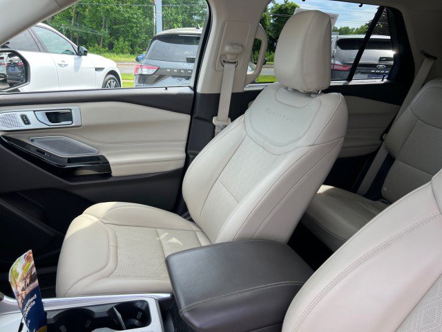 Certified 2023 Ford Explorer Platinum w/ Technology Package AWD/4WD image 8