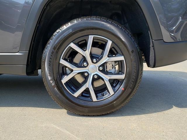 New 2025 Jeep Grand Cherokee Limited image 12