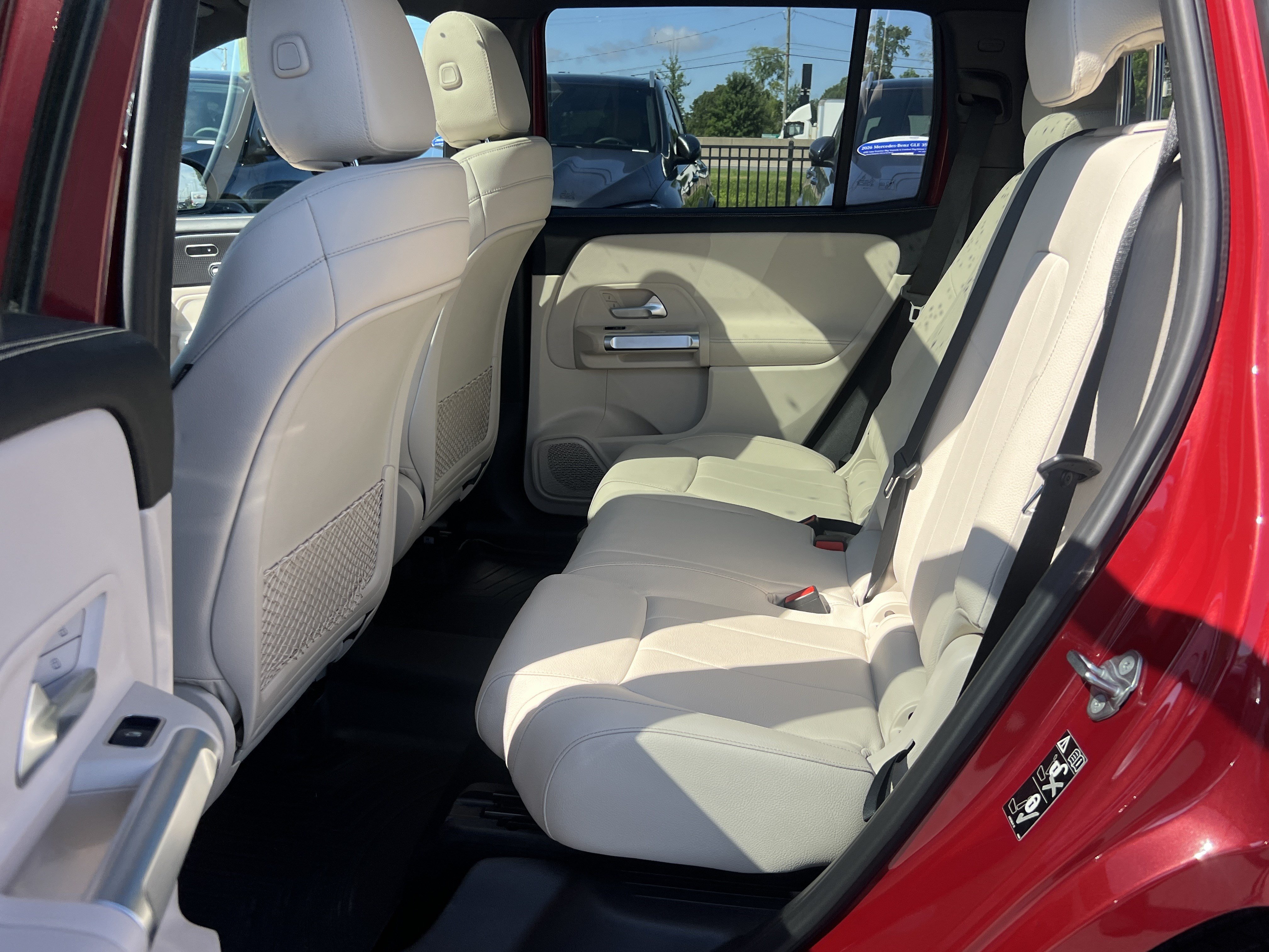 Used 2020 Mercedes-Benz GLB 250 4MATIC image 32