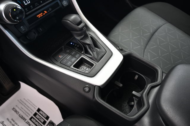 Used 2022 Toyota RAV4 XLE AWD/4WD image 19