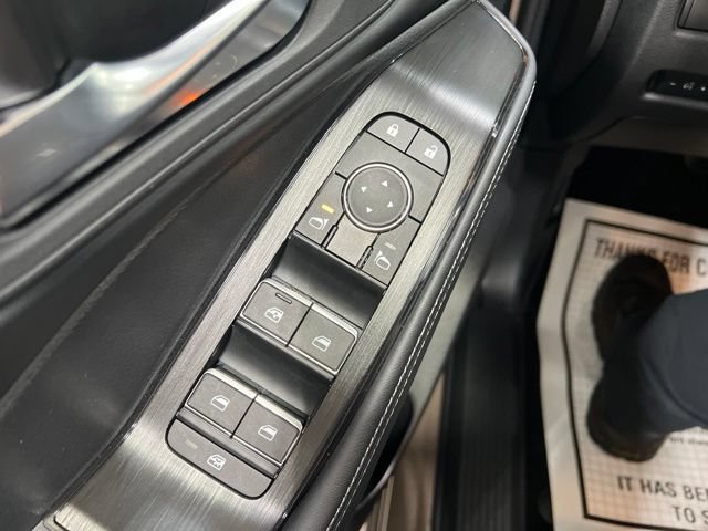 Used 2025 Nissan Rogue SL AWD/4WD image 19
