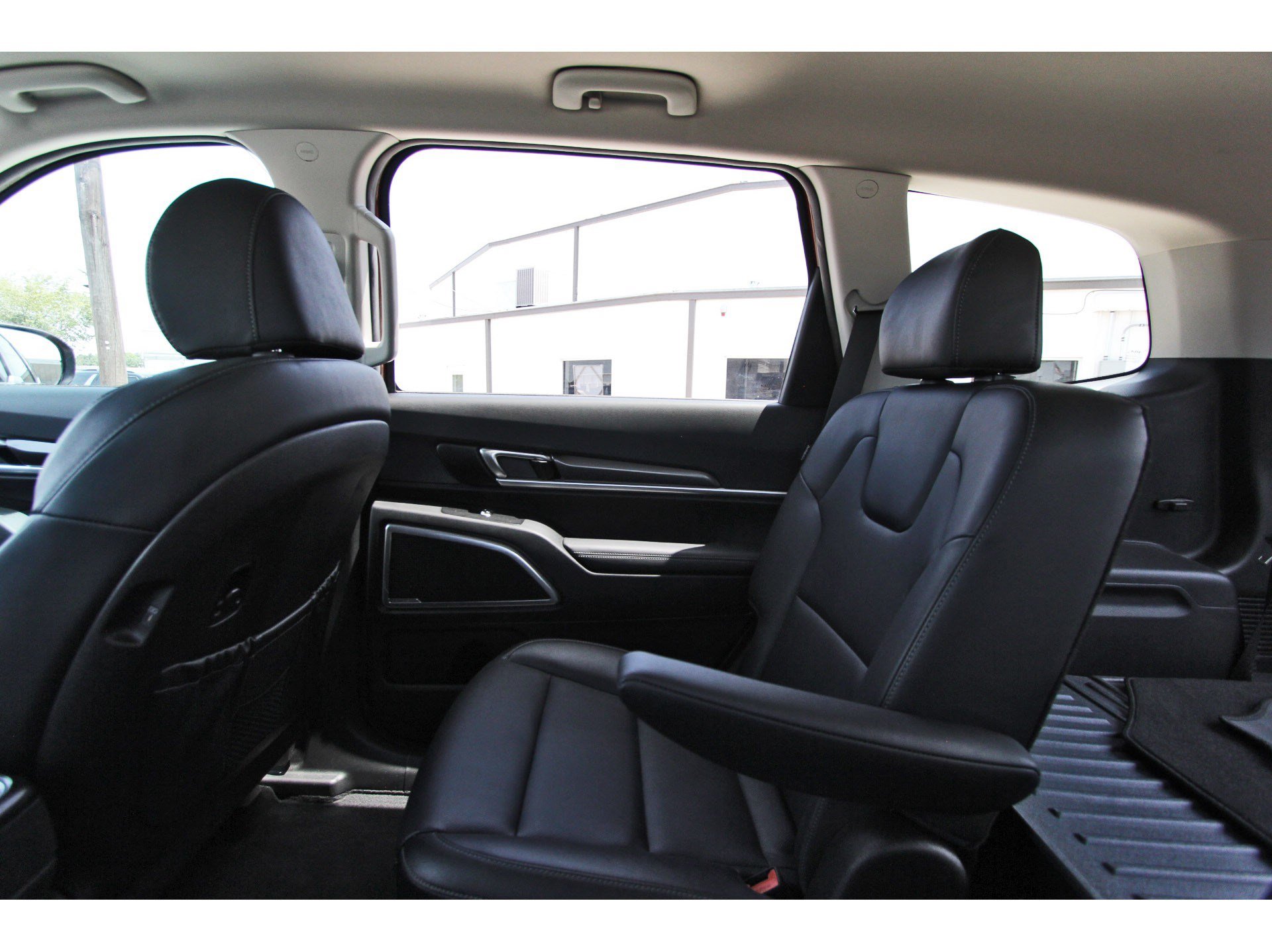 Certified 2023 Kia Telluride S w/ S Sunroof Package AWD/4WD image 12