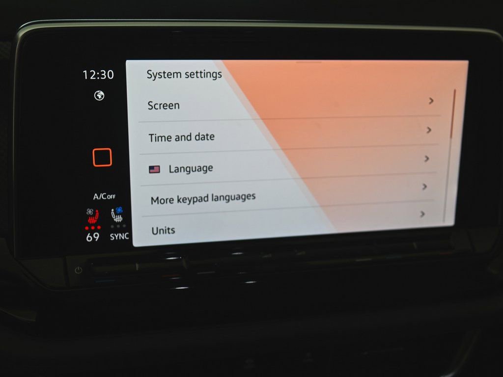 Used 2025 Volkswagen Atlas Peak Edition SE AWD/4WD image 23