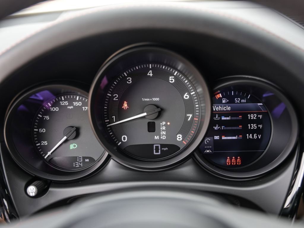 Certified 2025 Porsche Macan AWD/4WD image 17
