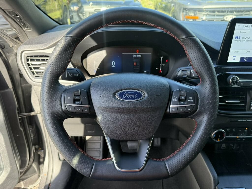 Used 2025 Ford Escape ST-Line FWD image 5