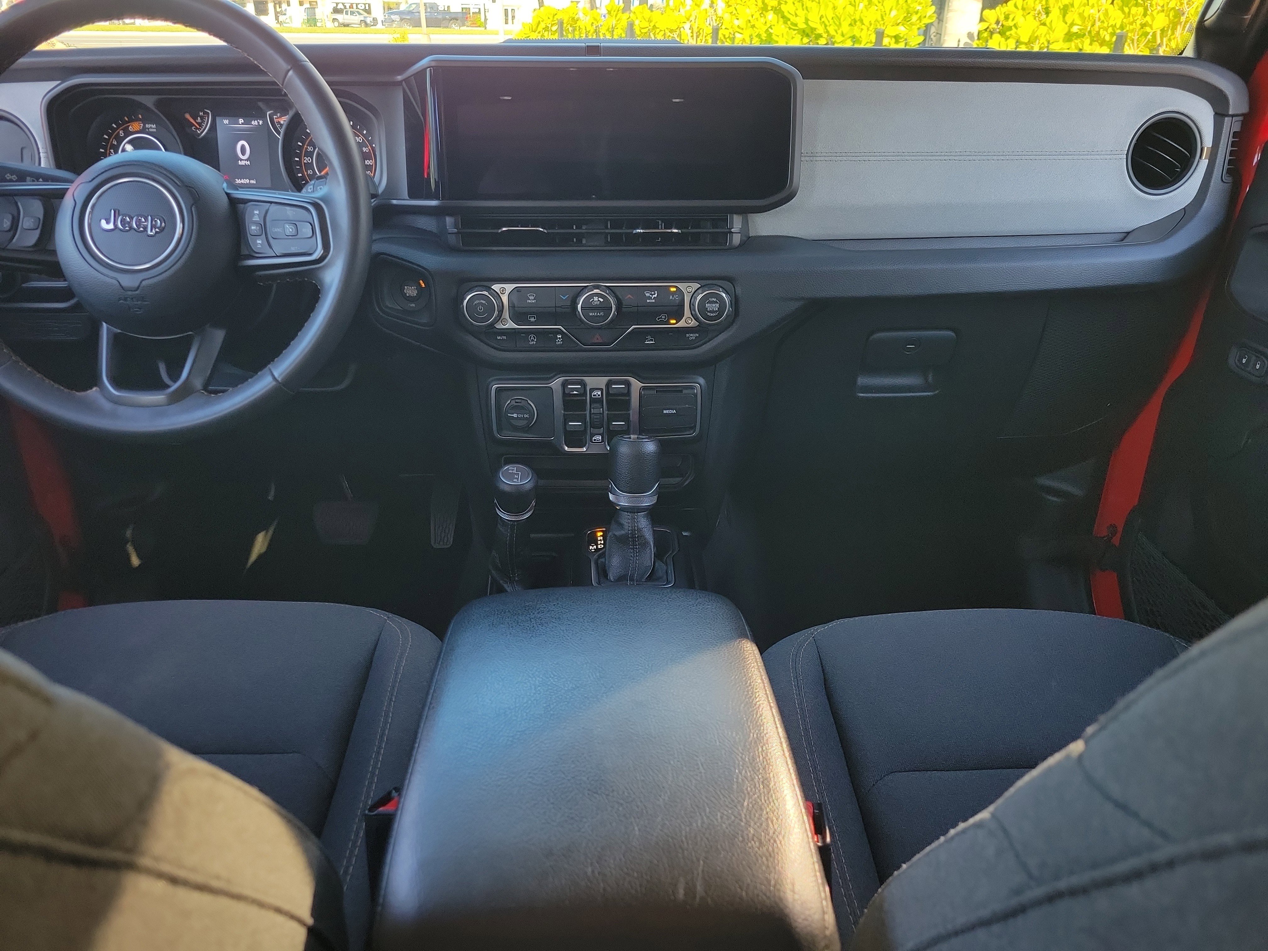 Used 2024 Jeep Wrangler Sport S image 15