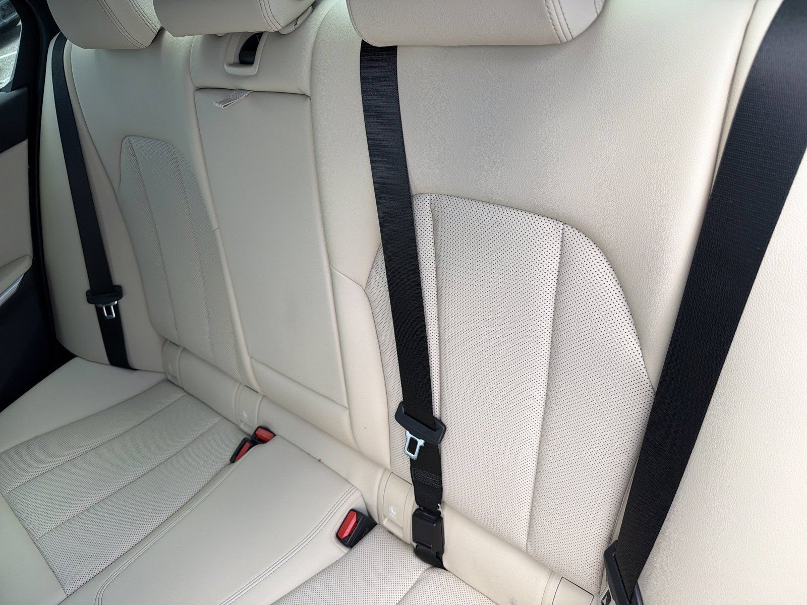 Used 2023 BMW 330i Sedan w/ Premium Package RWD image 18