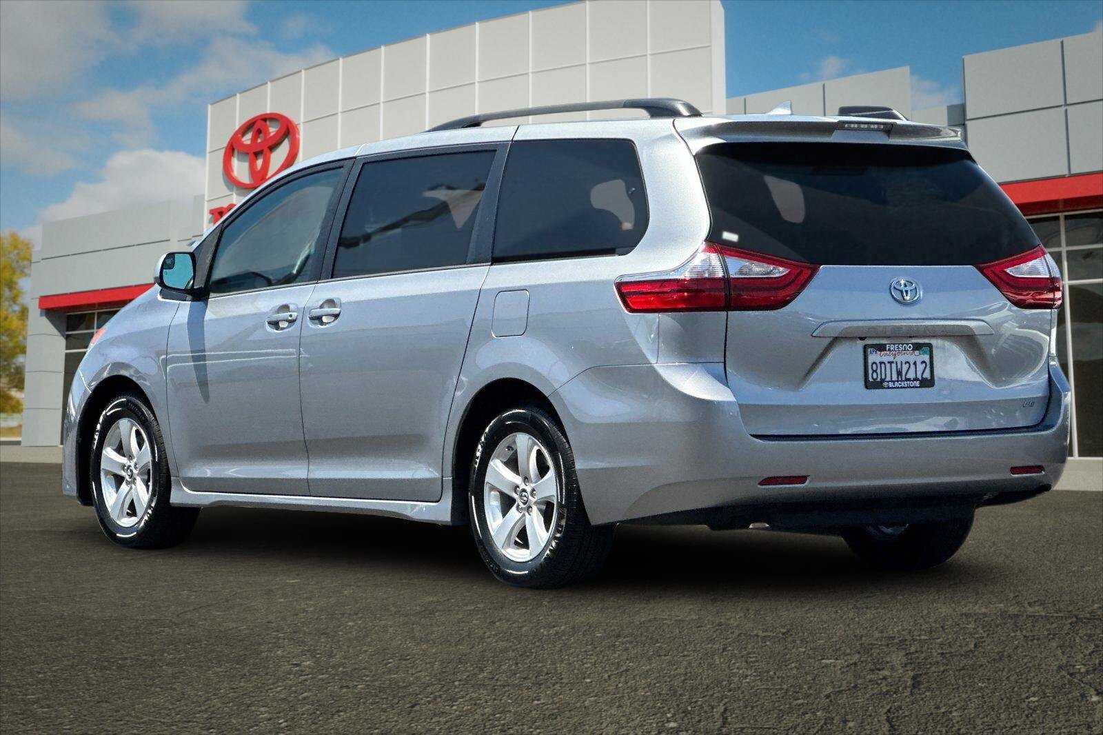 Certified 2018 Toyota Sienna LE FWD image 5
