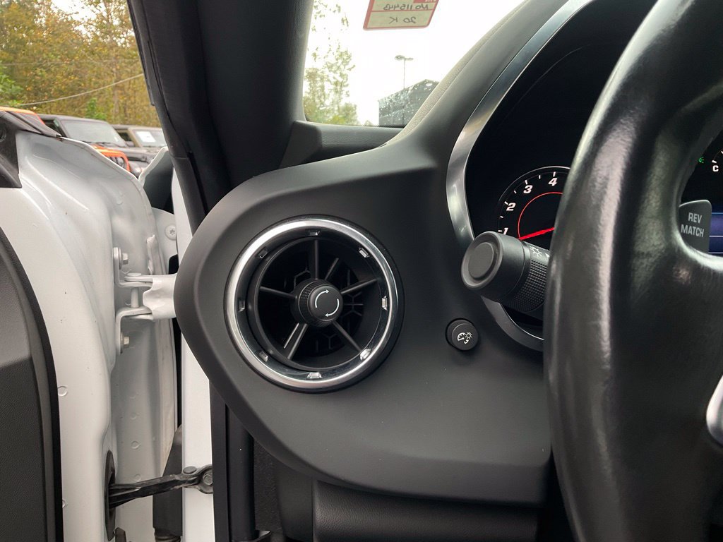 Used 2022 Chevrolet Camaro LT RWD image 13