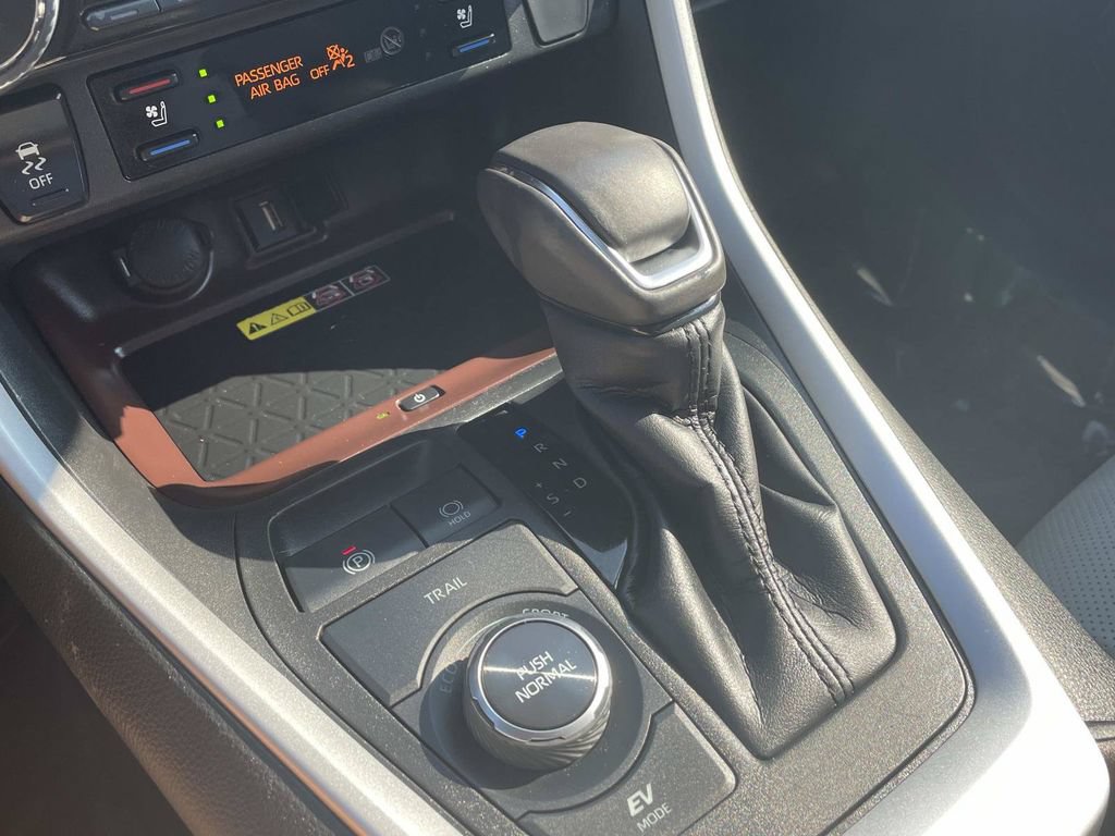 Used 2022 Toyota RAV4 Limited AWD/4WD image 42