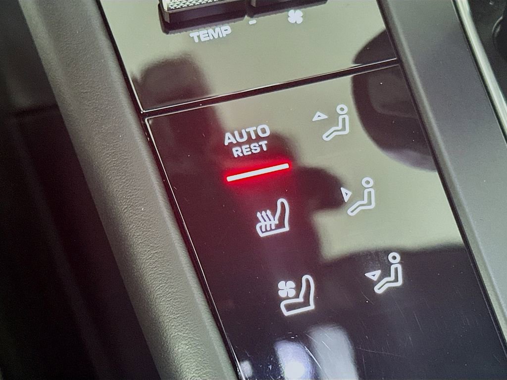 Certified 2024 Porsche Macan GTS AWD/4WD image 23