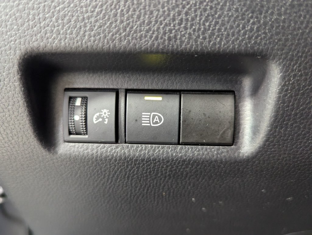 Used 2025 Toyota RAV4 XLE FWD image 14