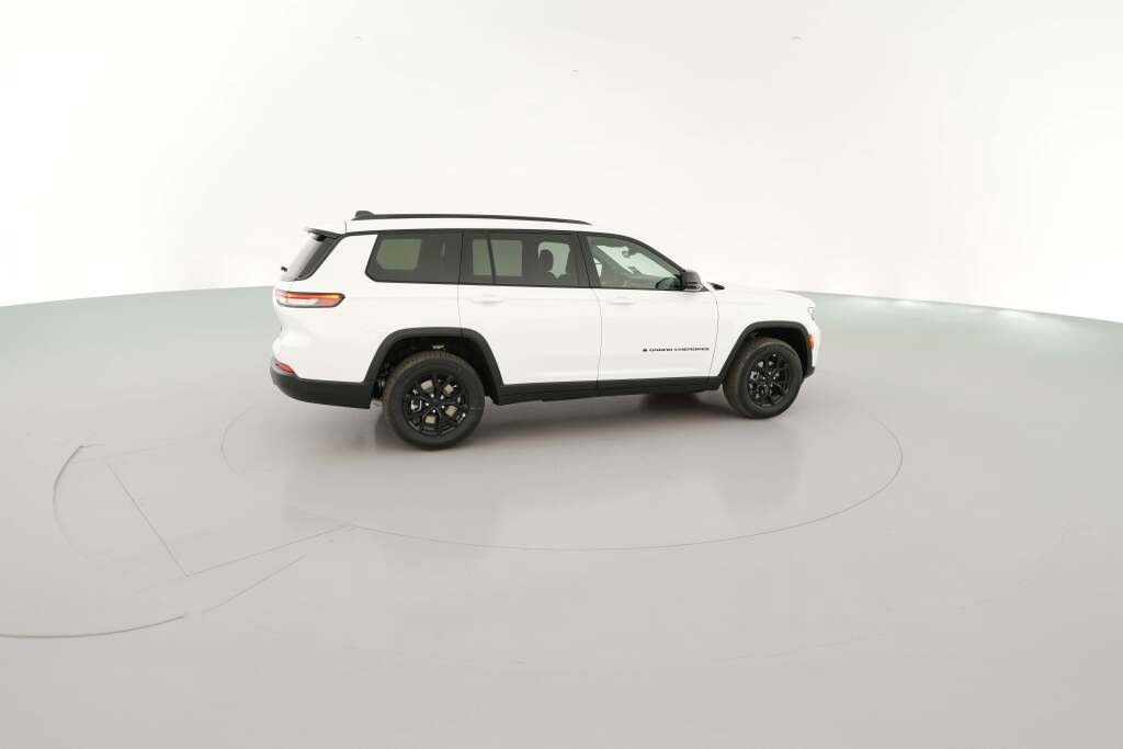 New 2025 Jeep Grand Cherokee L Laredo image 13
