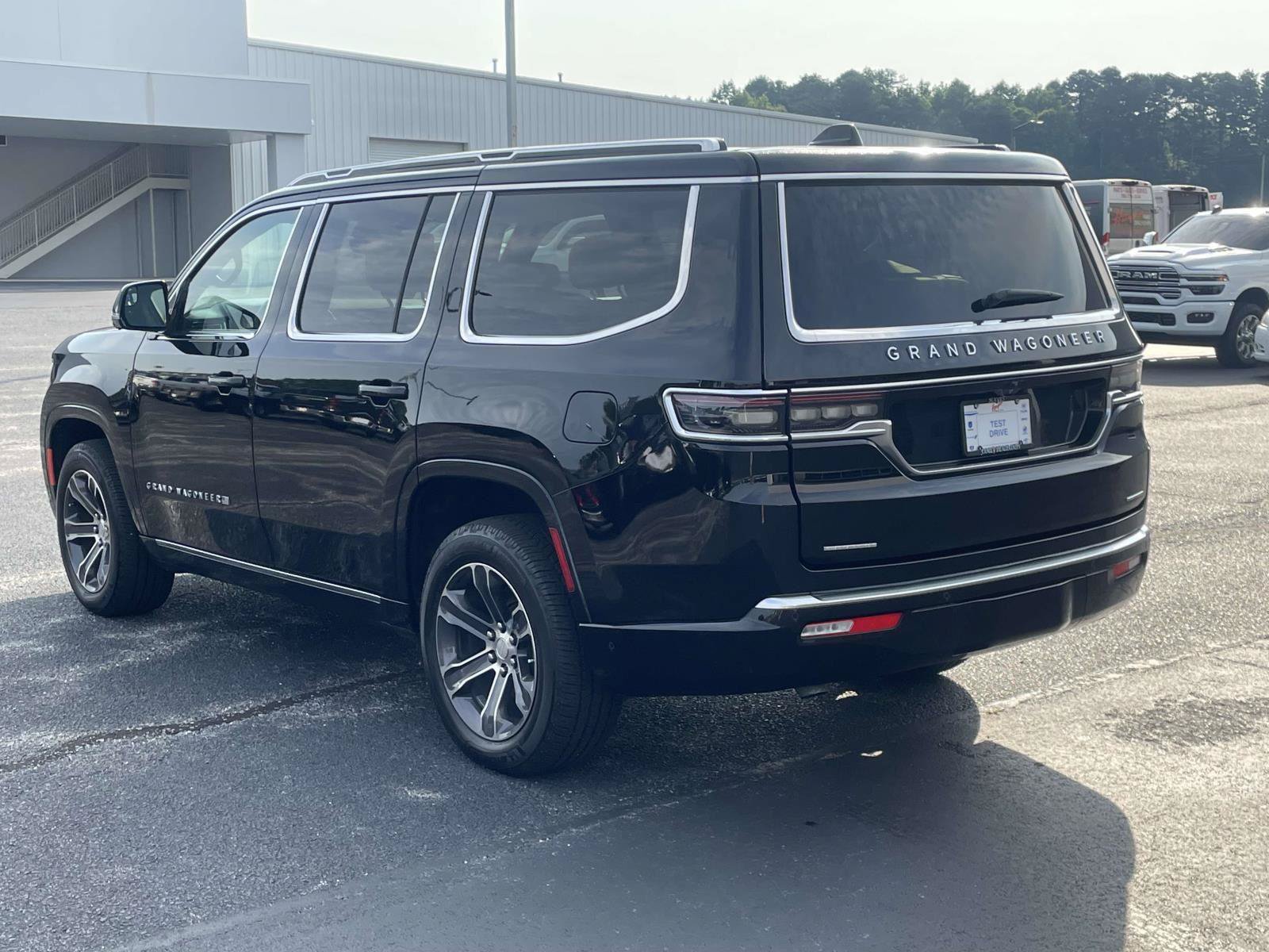 Used 2022 Jeep Grand Wagoneer Series I AWD/4WD image 9