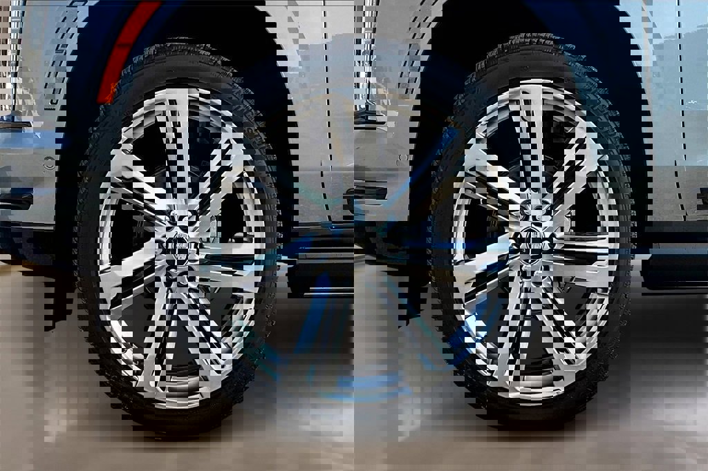 New 2026 Cadillac Escalade ESV Platinum Sport w/ LPO, Floor Liner Package image 12