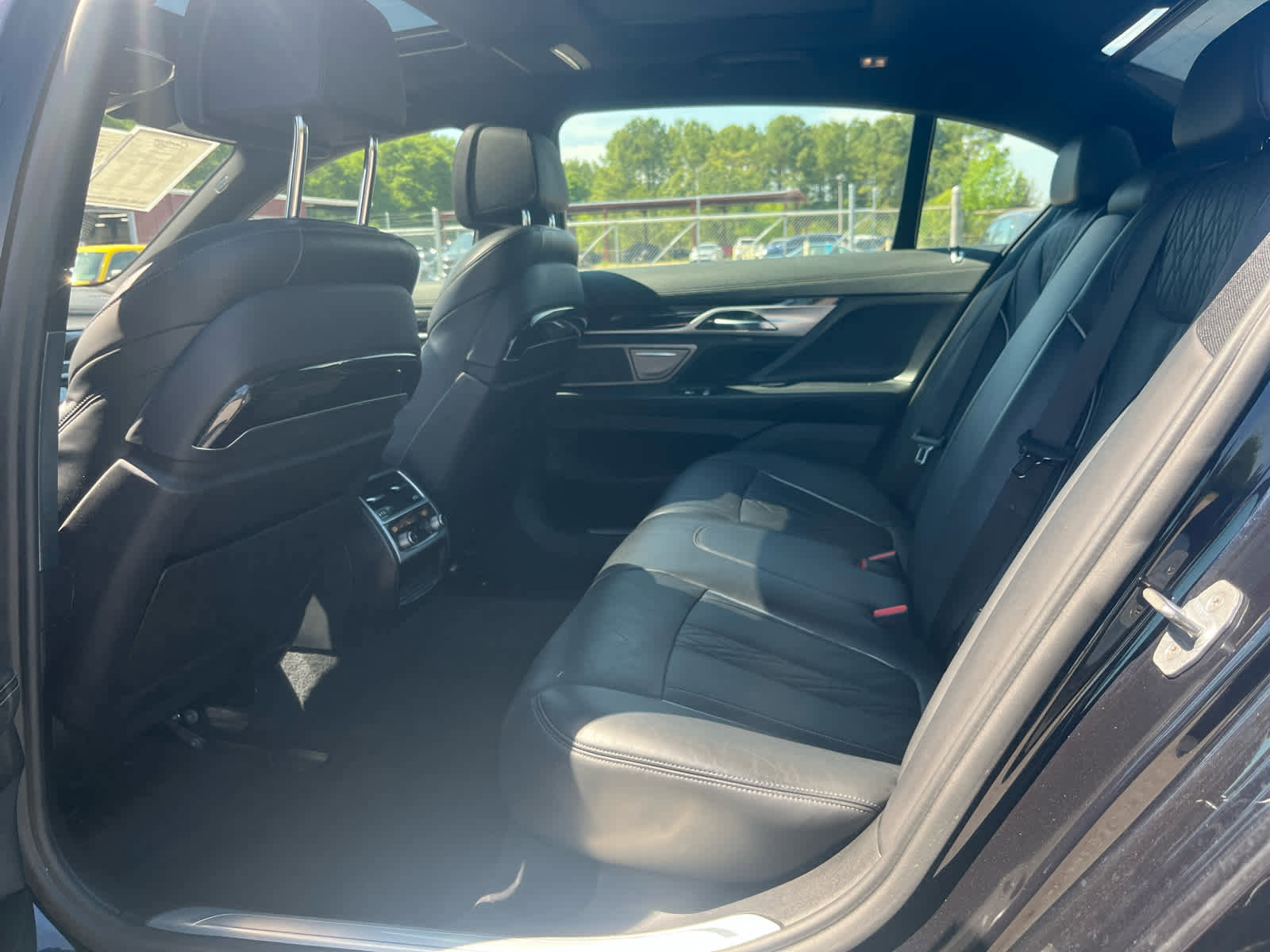 Used 2019 BMW 750i xDrive w/ M Sport Package AWD/4WD image 15