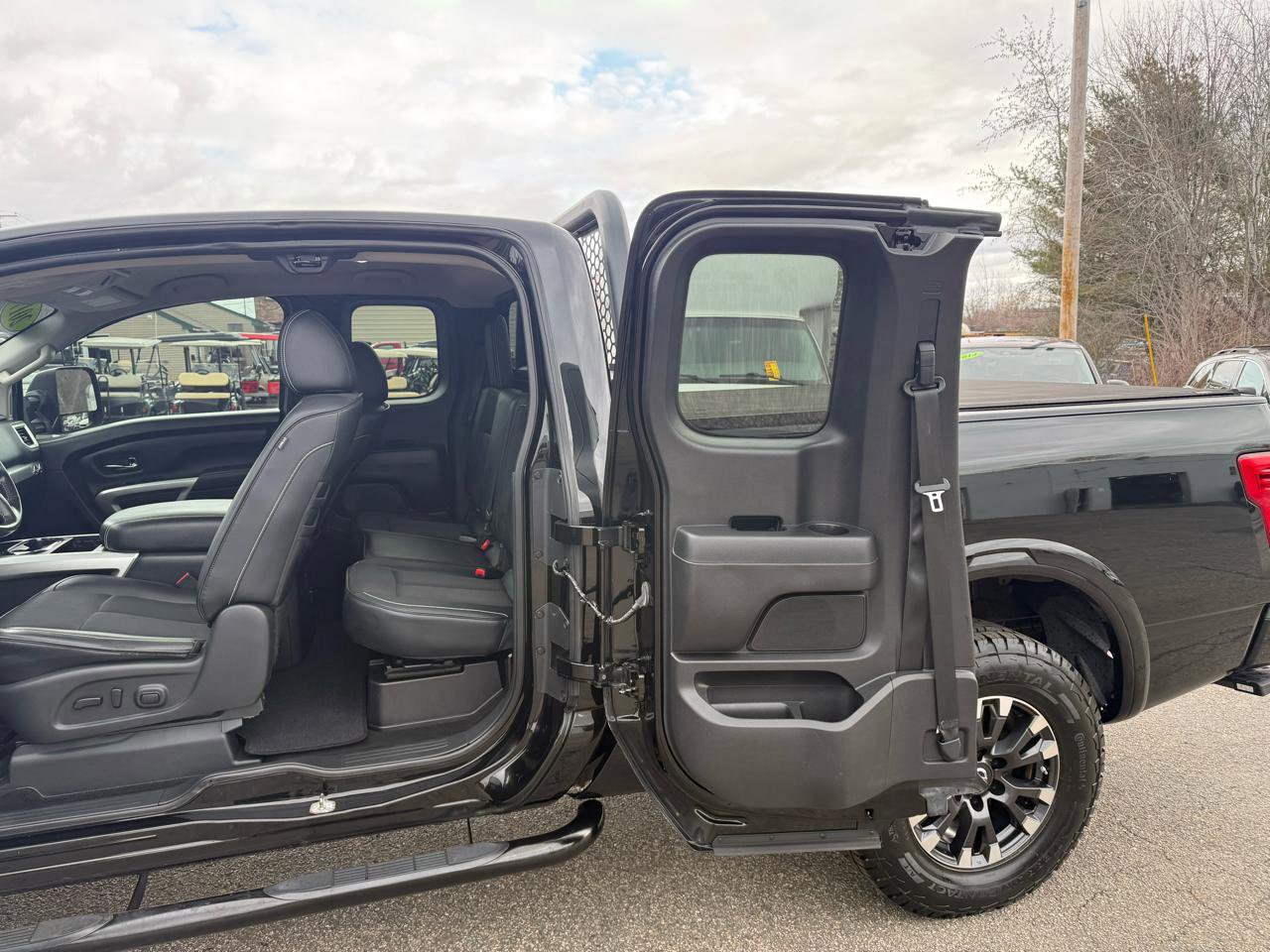 Used 2017 Nissan Titan PRO-4X image 27