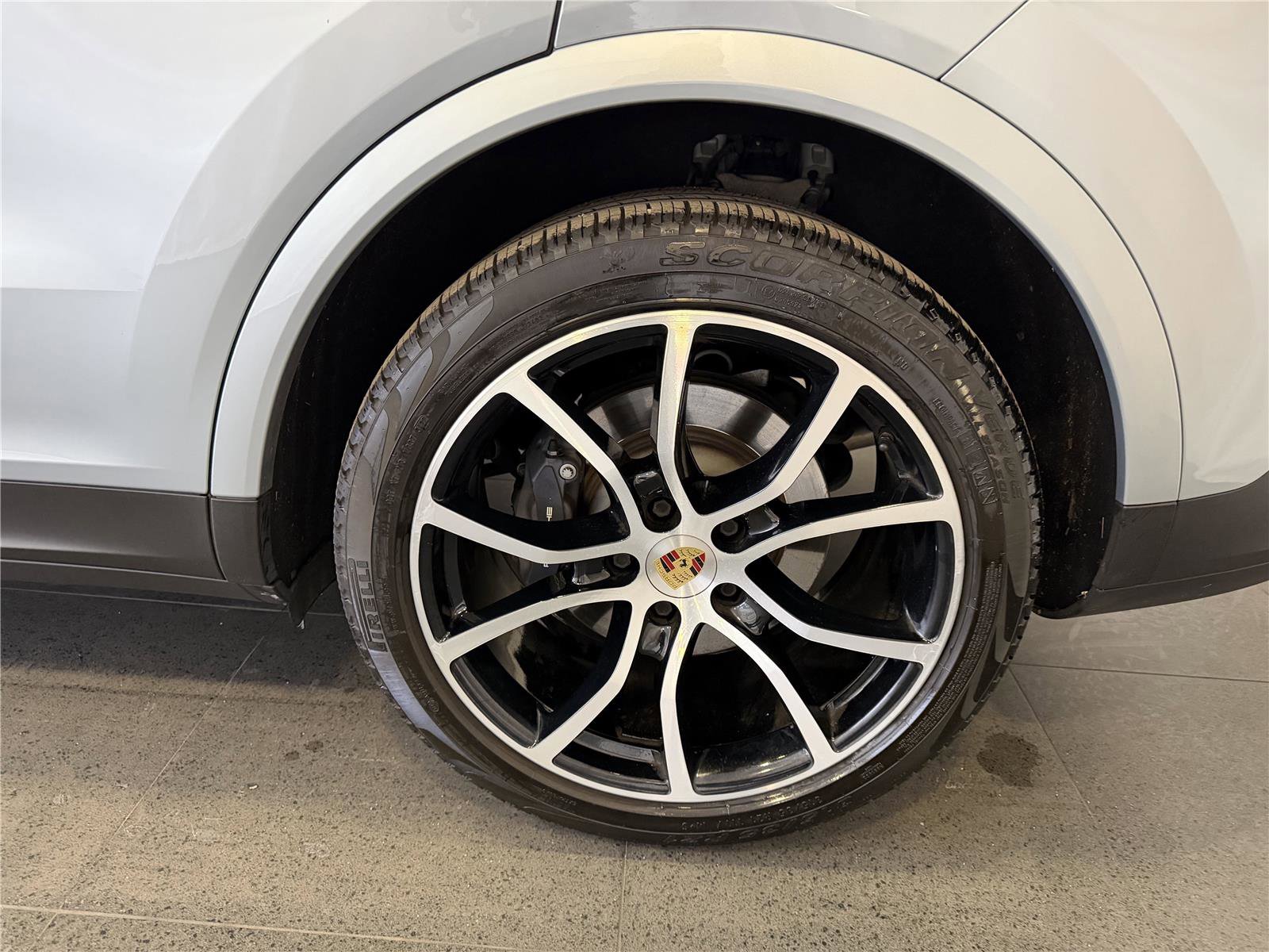 Certified 2022 Porsche Cayenne E-Hybrid image 11