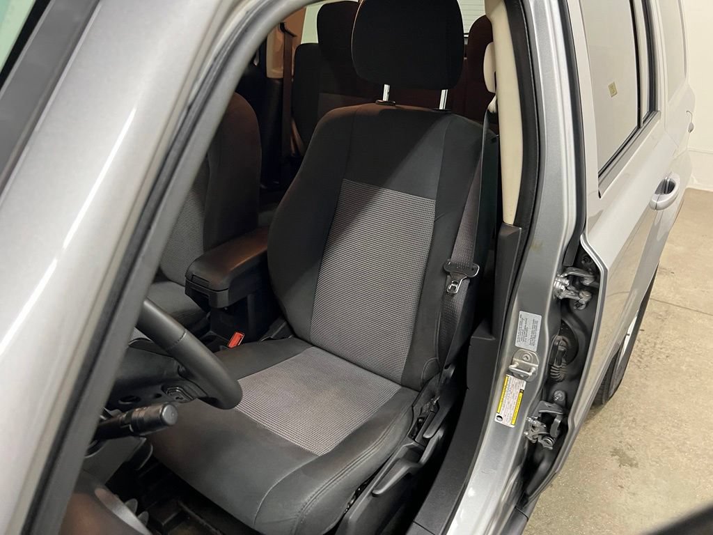 Used 2016 Jeep Patriot Latitude AWD/4WD image 29