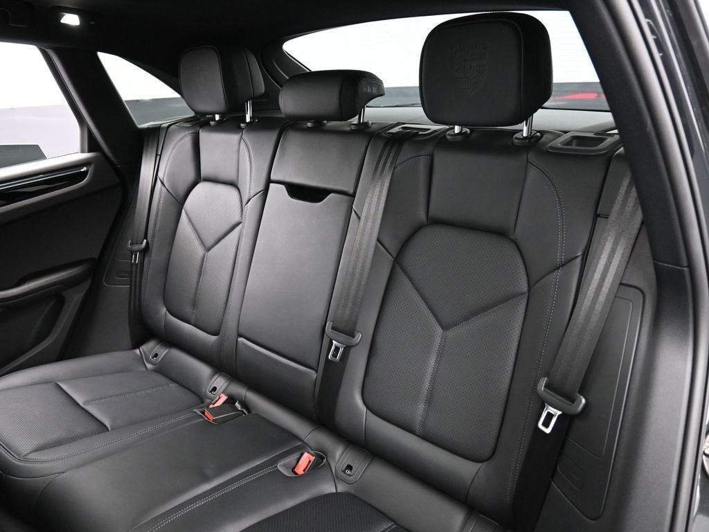 Certified 2025 Porsche Macan image 24