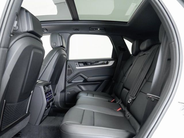 Certified 2025 Porsche Cayenne image 23