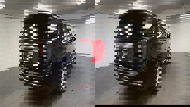 Certified 2023 GMC Yukon SLT w/ SLT Premium Package image 8