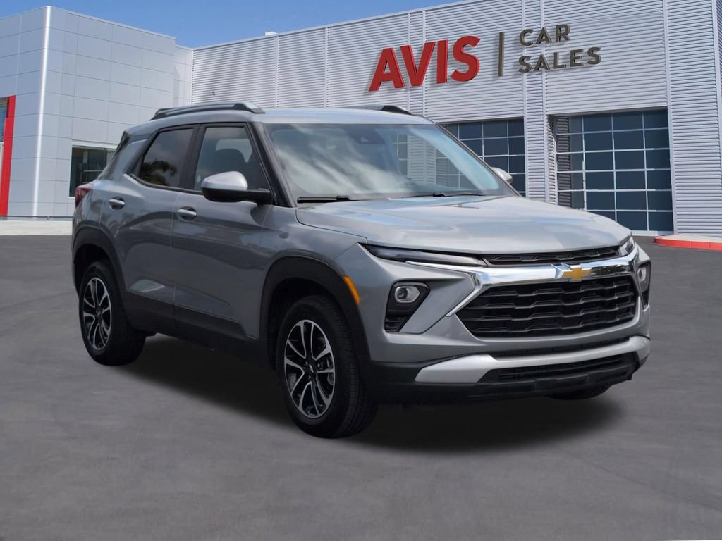 Used 2025 Chevrolet TrailBlazer LT AWD/4WD image 3