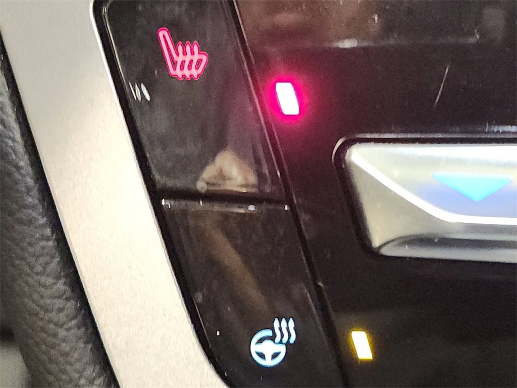 Used 2022 Ford Explorer XLT w/ Equipment Group 202A image 19