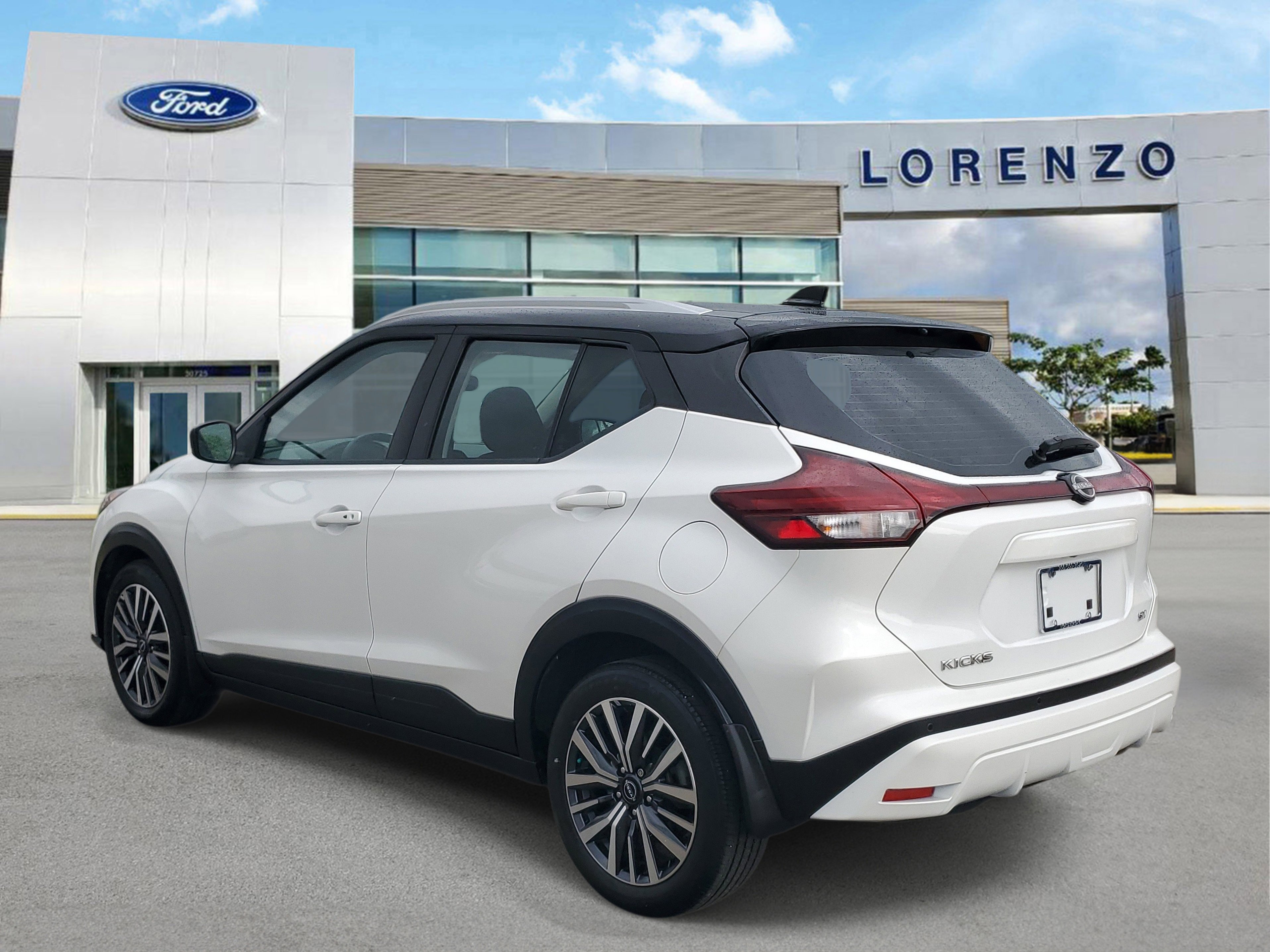 Used 2023 Nissan Kicks SV image 7