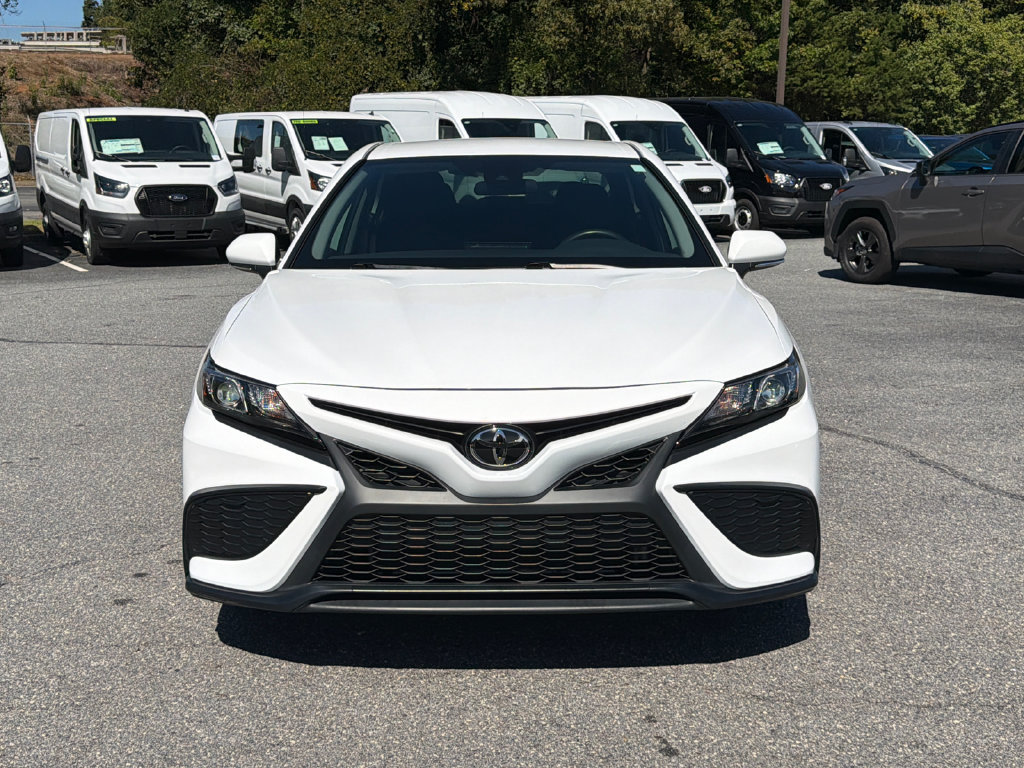 Used 2024 Toyota Camry SE FWD image 2