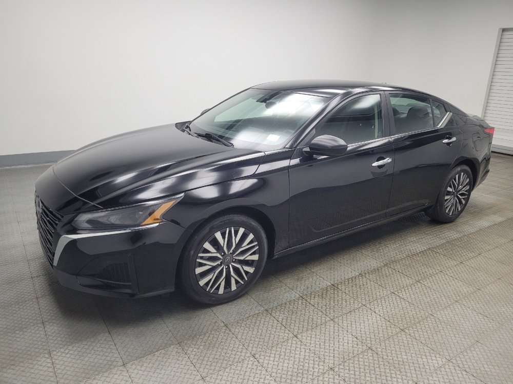 Used 2024 Nissan Altima 2.5 SV image 2