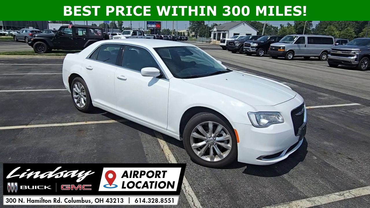 Used 2022 Chrysler 300 Touring image 2