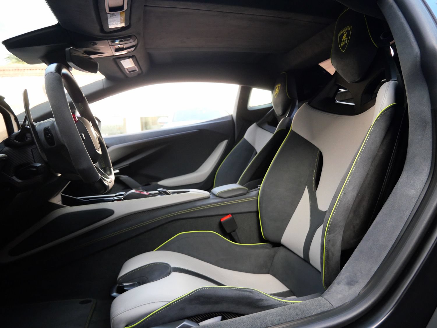 Used 2025 Lamborghini Revuelto AWD/4WD image 6