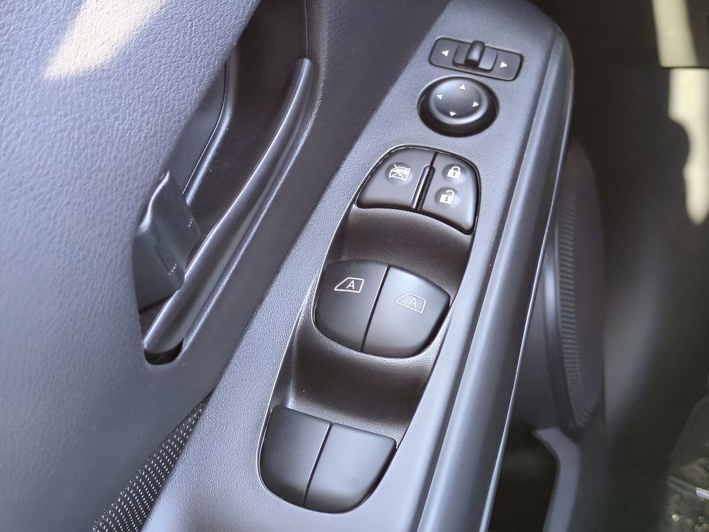 Certified 2025 Nissan Kicks Play S image 22