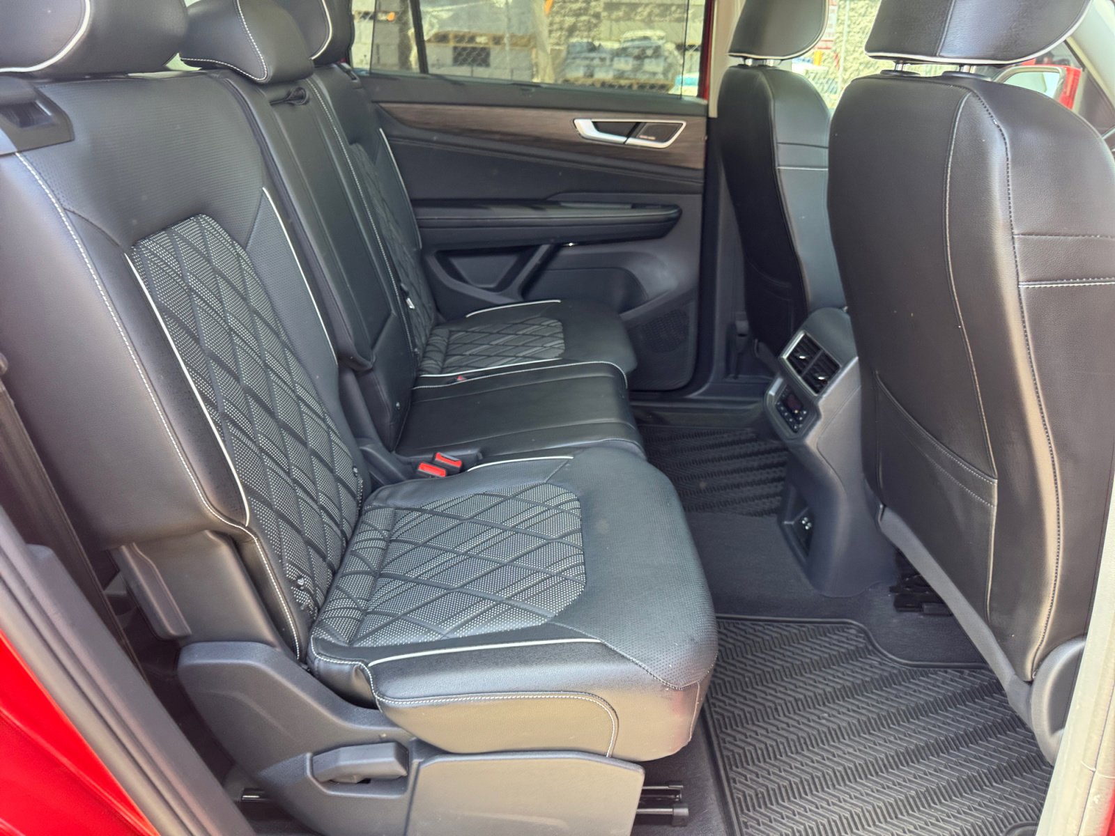 Used 2024 Volkswagen Atlas SEL Premium R-Line AWD/4WD image 32