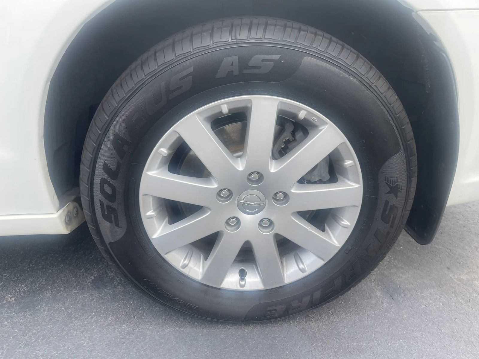 Used 2013 Chrysler Town & Country Touring FWD image 33