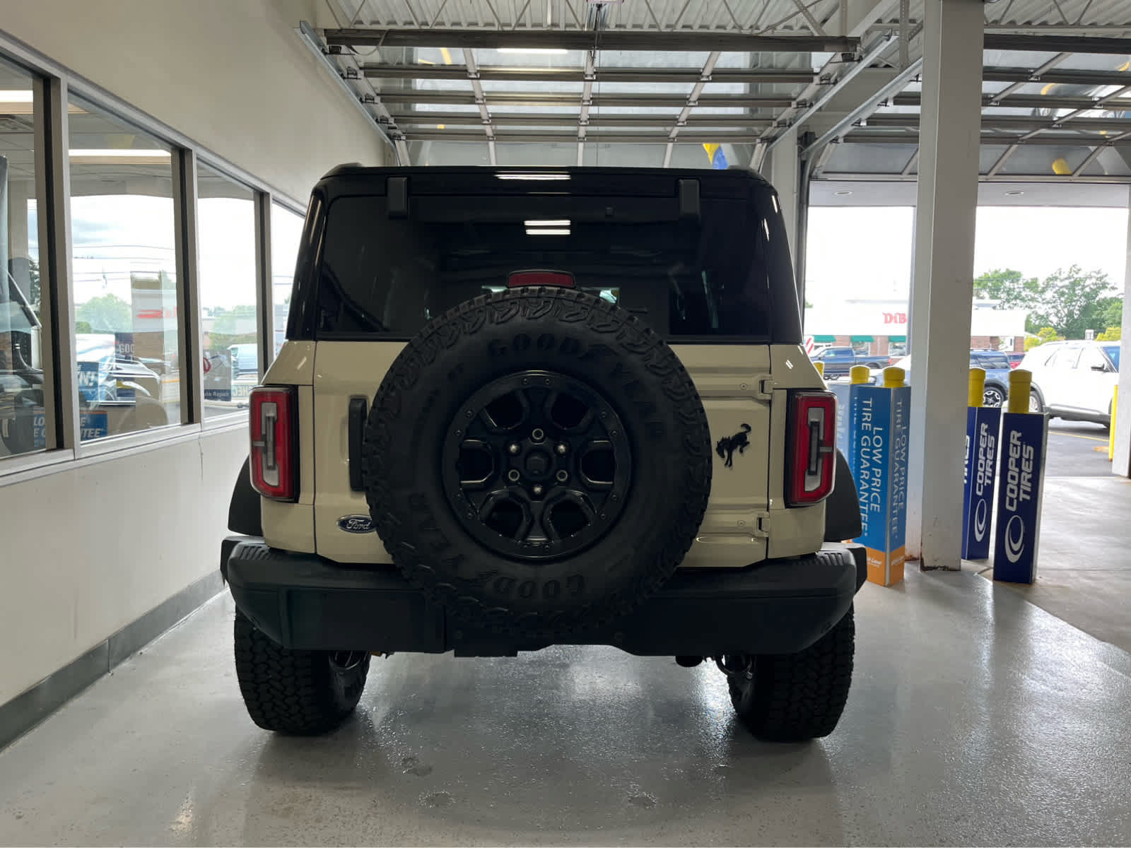 Certified 2025 Ford Bronco Badlands AWD/4WD image 9