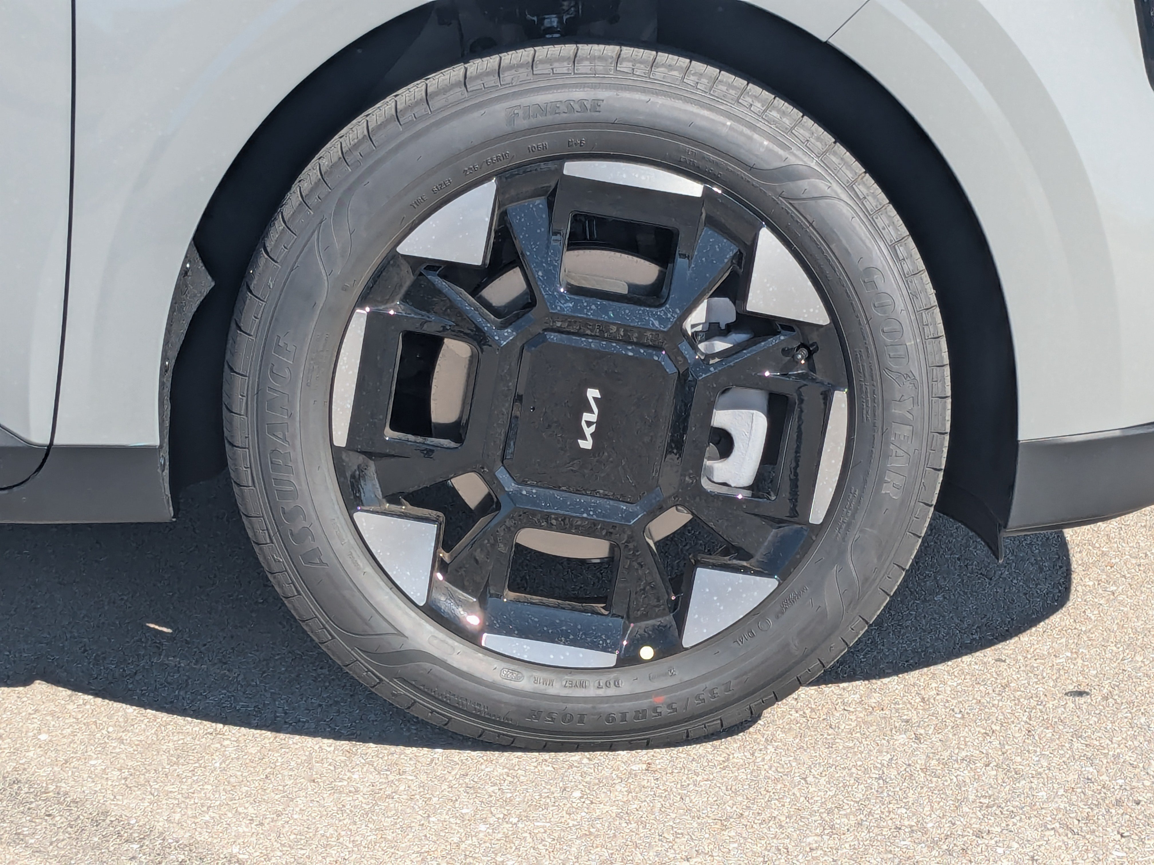 New 2026 Kia Carnival EX FWD image 11