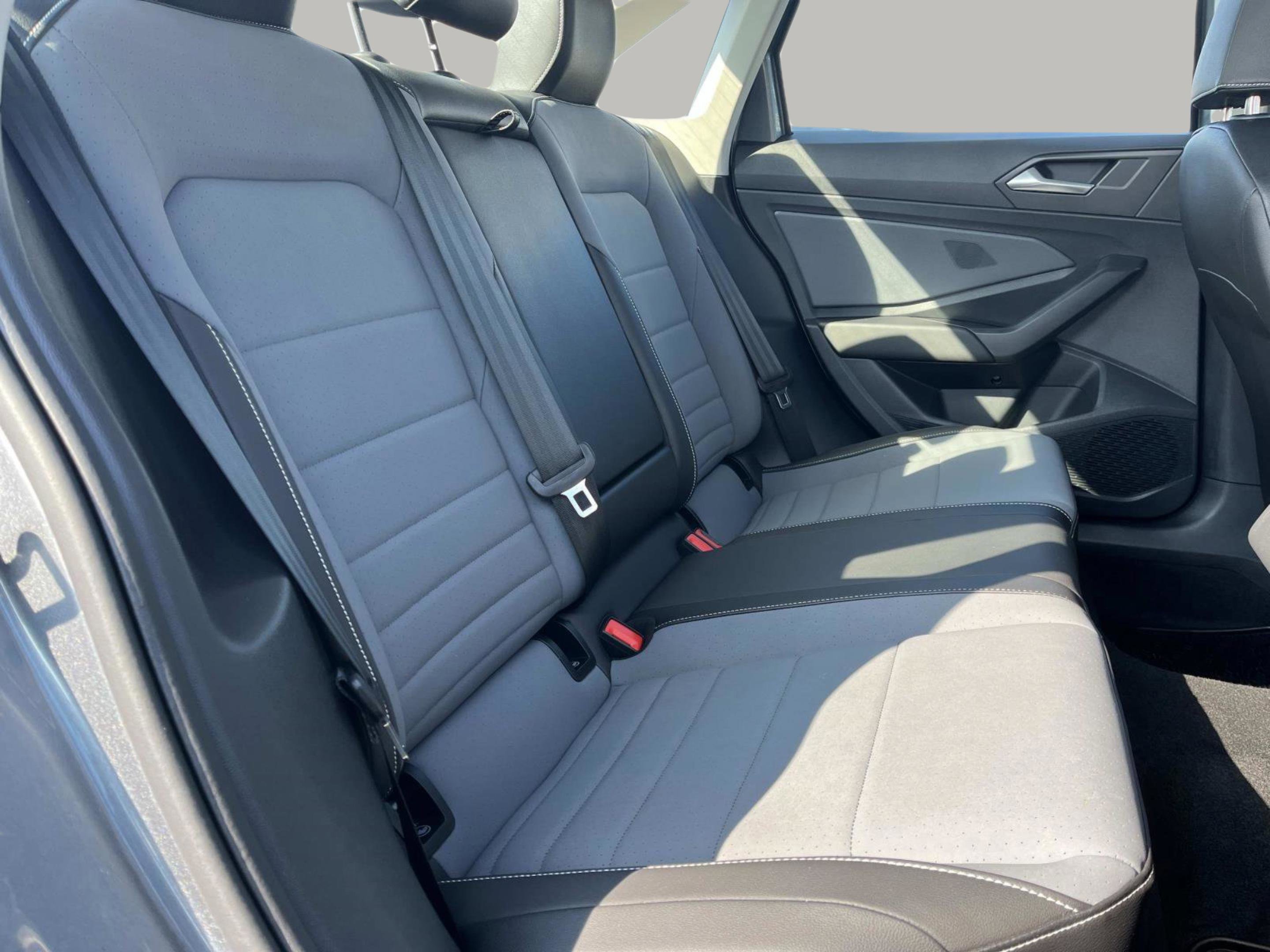 Used 2025 Volkswagen Jetta SE image 20