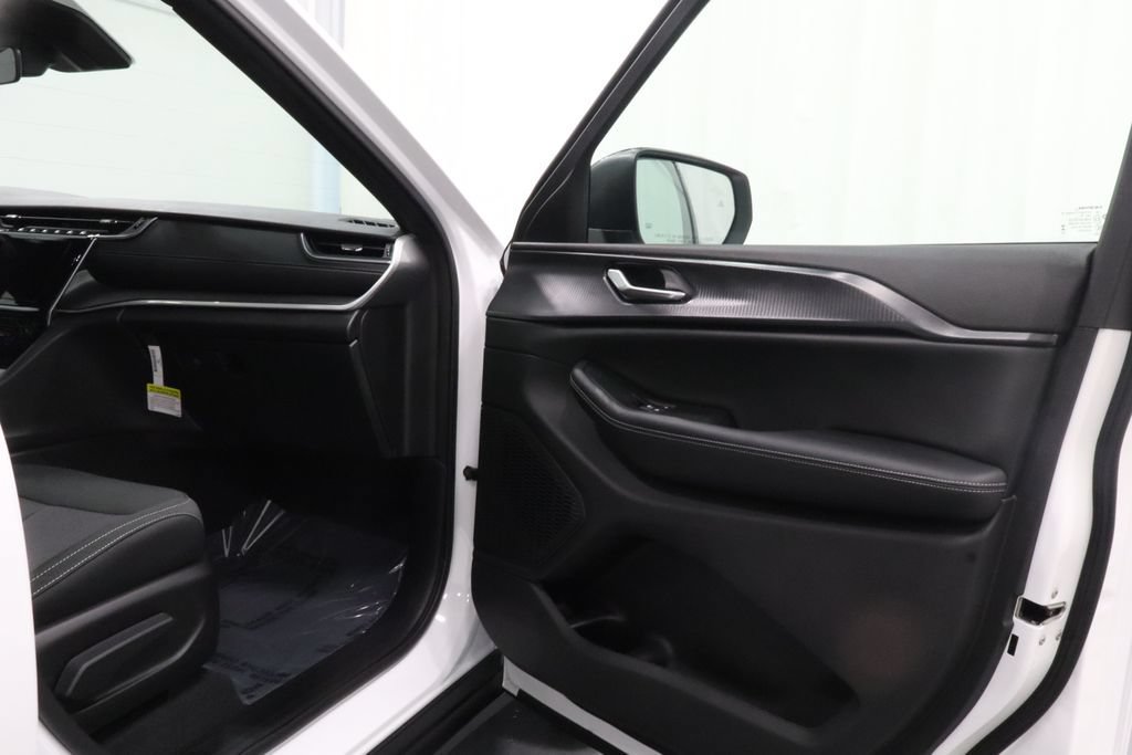 New 2026 Jeep Grand Cherokee Laredo X AWD/4WD image 16