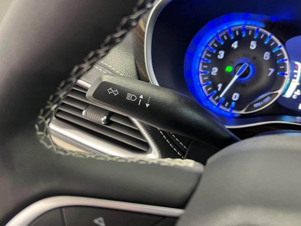 Used 2024 Chrysler Pacifica Limited image 38