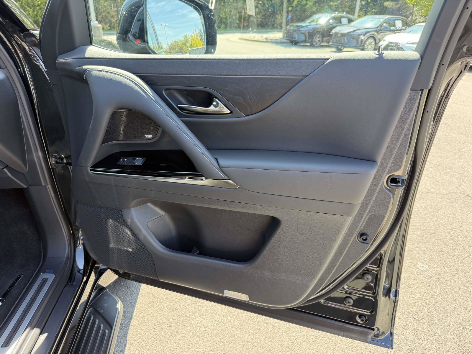 Used 2025 Lexus LX 700h Luxury AWD/4WD image 15