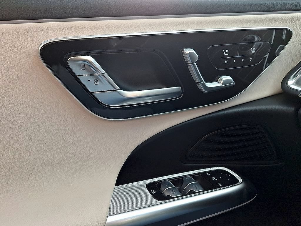 Used 2025 Mercedes-Benz E 350 Sedan image 27