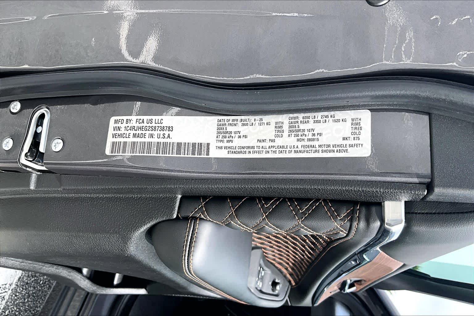 Used 2025 Jeep Grand Cherokee Summit AWD/4WD image 37