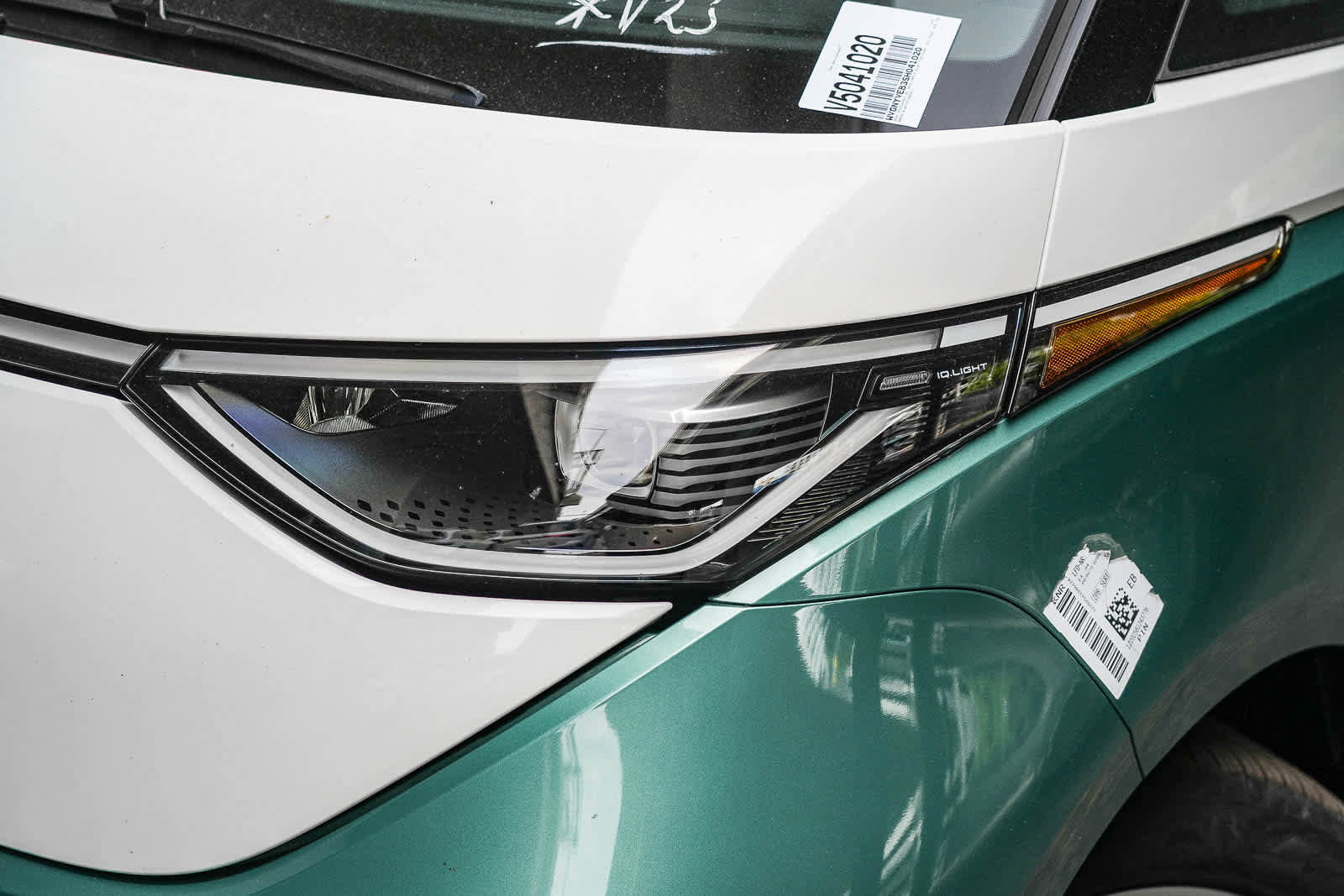 New 2025 Volkswagen ID. Buzz Pro S Plus AWD/4WD image 2