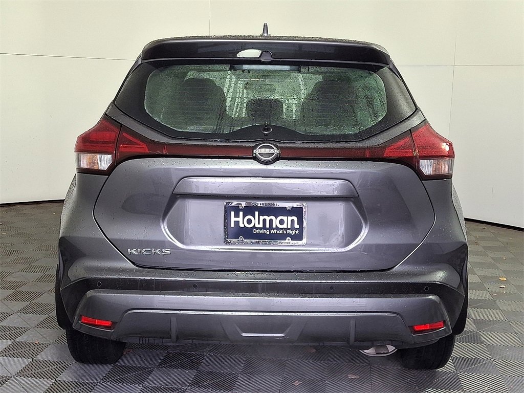 Used 2022 Nissan Kicks S image 8
